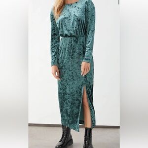 Midi velvet dress